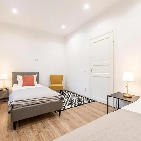 Cozy Room With Private Bathroom Near Old Town Appartamento