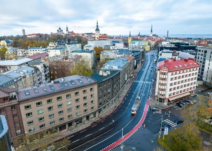 Cozy Room With Private Bathroom Near Old Town Lägenhet *