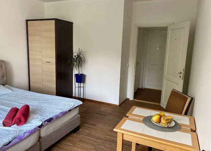 Cozy Room With Private Bathroom Near Old Town