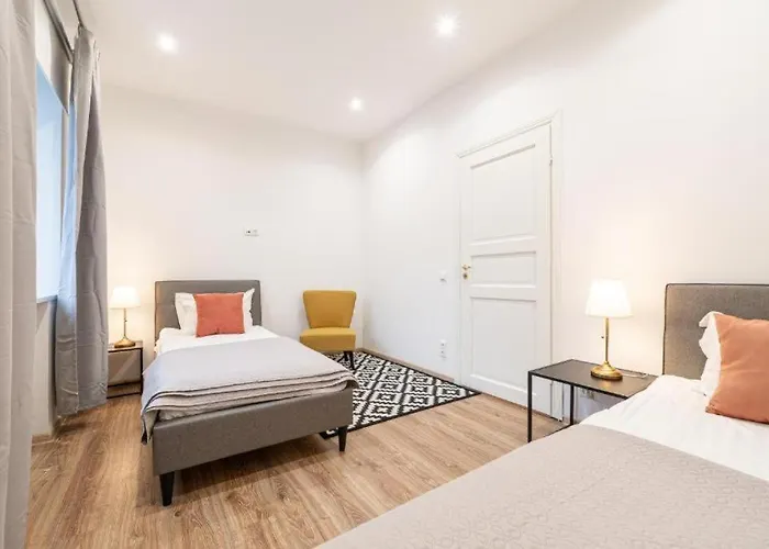 Cozy Room With Private Bathroom Near Old Town Lägenhet