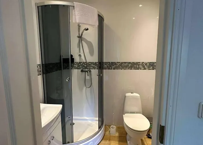 Cozy Room With Private Bathroom Near Old Town Lägenhet *