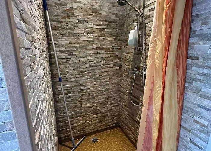 Cozy Room With Private Bathroom Near Old Town Lägenhet