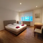 City Center Apartments Near Old Town Апартаменты